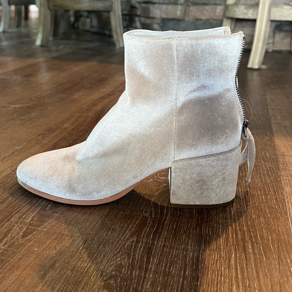 Dolce vita ankle booties